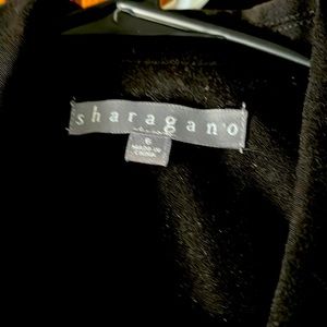 Never worn it’s nice dress. Nice black dress in a size 6.